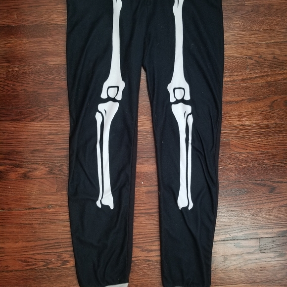 Skeleton onezie - Picture 2 of 3